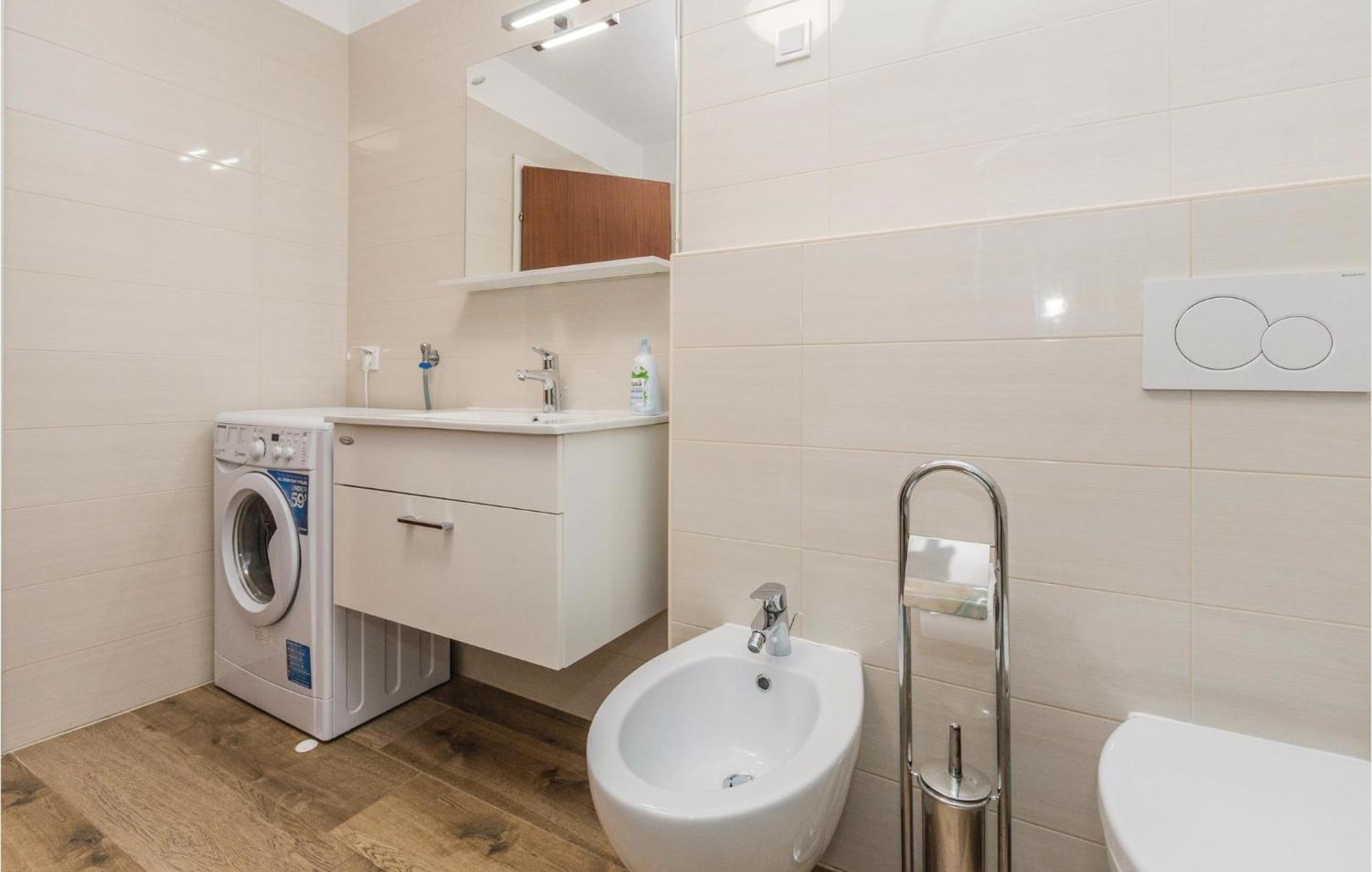 Gorgeous Apartment In Porec With Kitchen Экстерьер фото